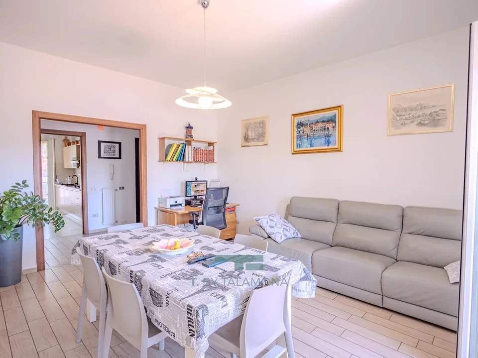 Ampio appartamento ristrutturato di 3 locali in zona residenziale tranquilla e verde