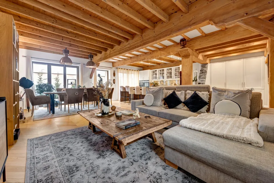 Villa di 320 m² mozzafiato, completamente rinnovata con caratteristiche di alta gamma, a pochi passi dal villaggio di Jussy.