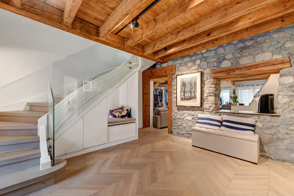Villa di 320 m² mozzafiato, completamente rinnovata con caratteristiche di alta gamma, a pochi passi dal villaggio di Jussy.
