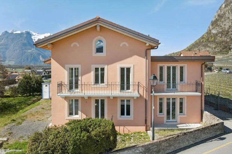 Schöne individuelle Villa teilweise renoviert