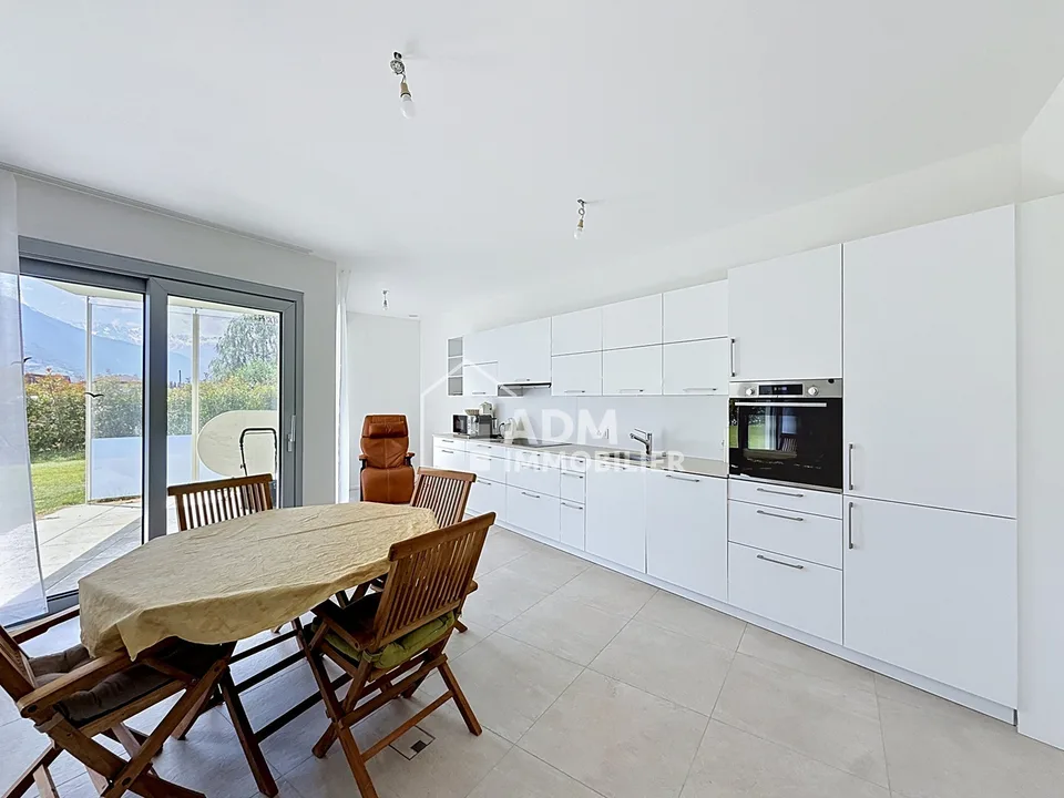 Saillon, appartamento di 4.5 locali al piano terra con giardino privato di 243 m2