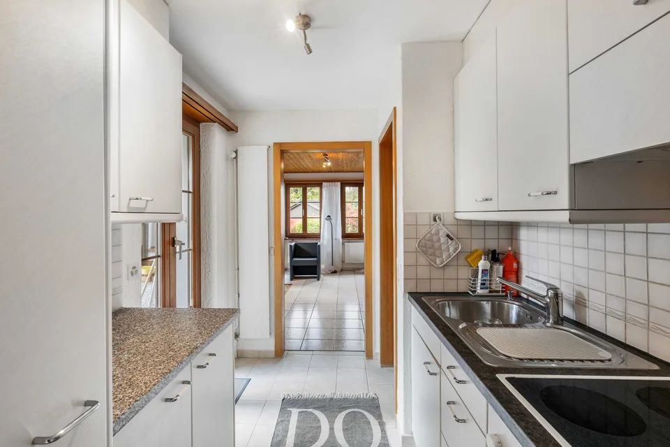 Idylle de jardin dans un excellent emplacement – Maison ensoleillée de 6,5 pièces avec terrain – photo 10 sur 15