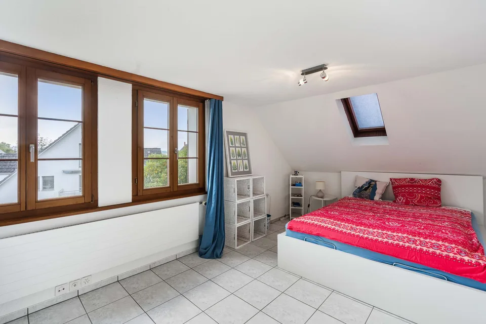 Idylle de jardin dans un excellent emplacement – Maison ensoleillée de 6,5 pièces avec terrain – photo 11 sur 15