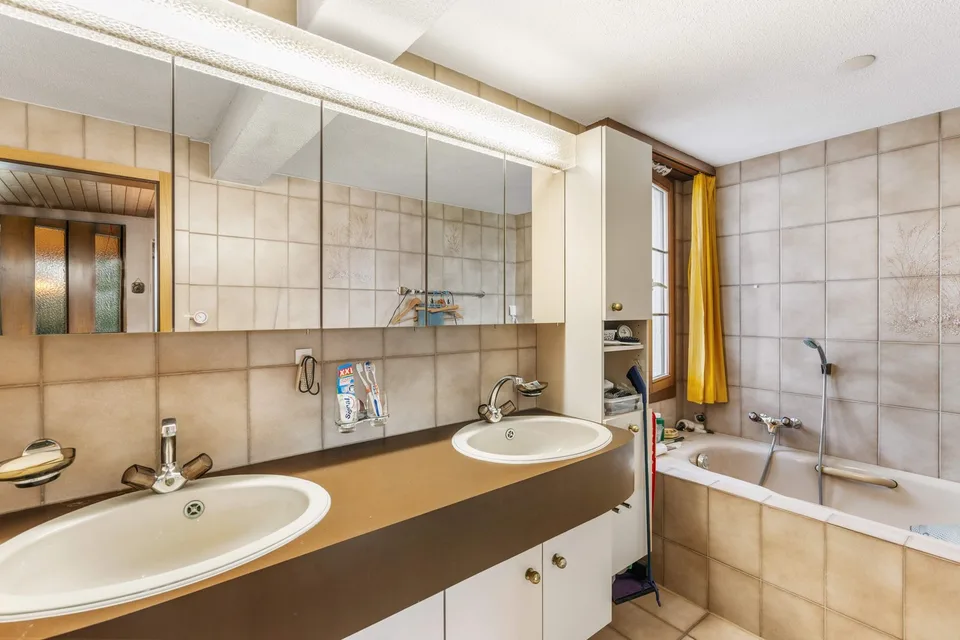 Idylle de jardin dans un excellent emplacement – Maison ensoleillée de 6,5 pièces avec terrain – photo 13 sur 15