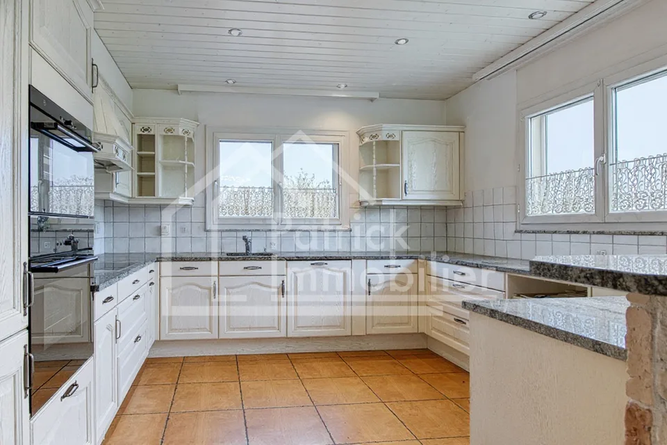 Charmante villa 5.5 pcs individuelle avec grand jardin et piscine