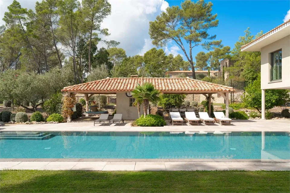 Luxus-Villa in der Terre Blanche-Anlage.