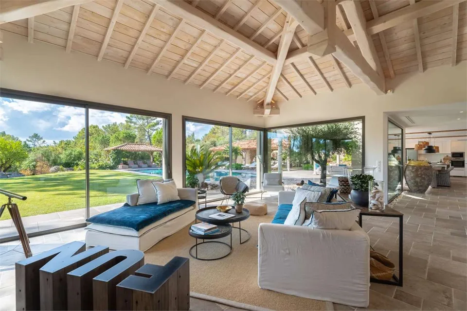 Luxus-Villa in der Terre Blanche-Anlage.