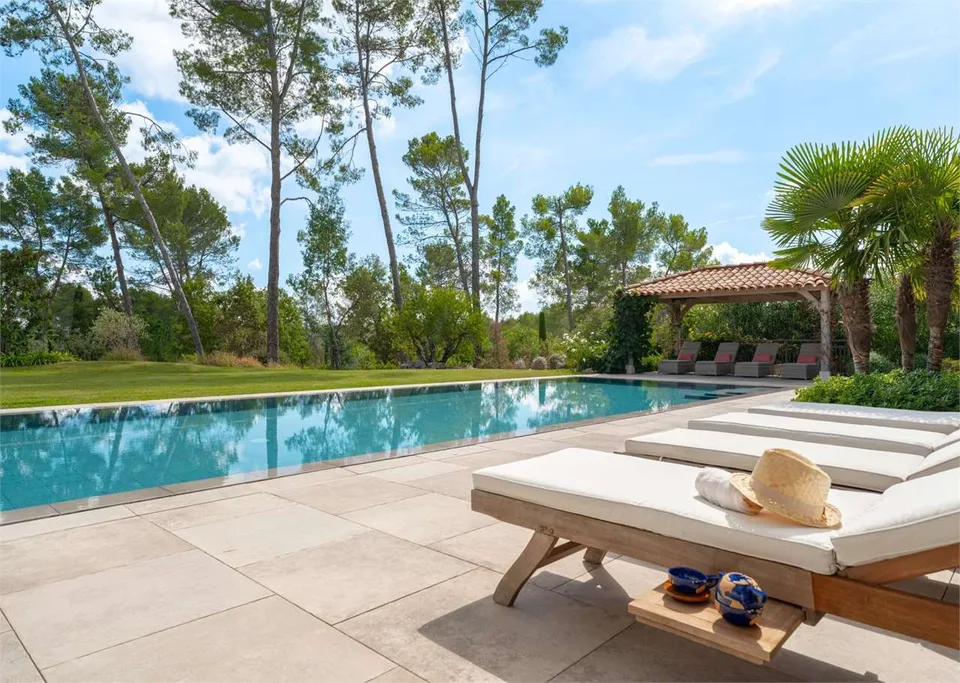 Luxus-Villa in der Terre Blanche-Anlage.