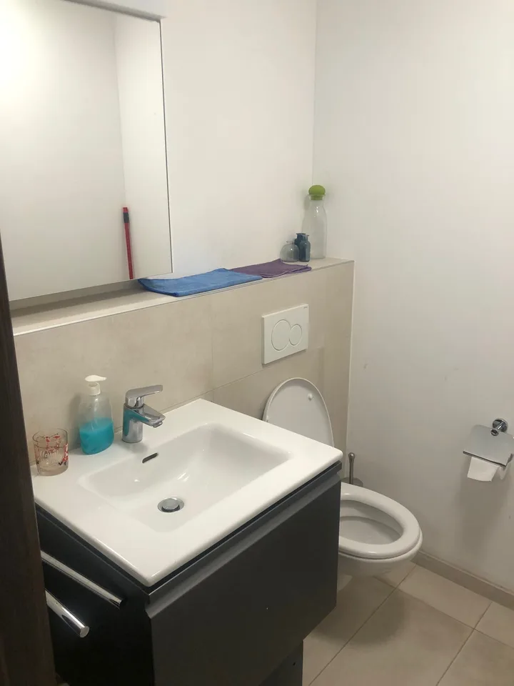 Modernes Büro mit 4 Räumen + verschiedenen Lager- und 5 Parkplätzen, auch für Investitionen – Foto 8 von 9