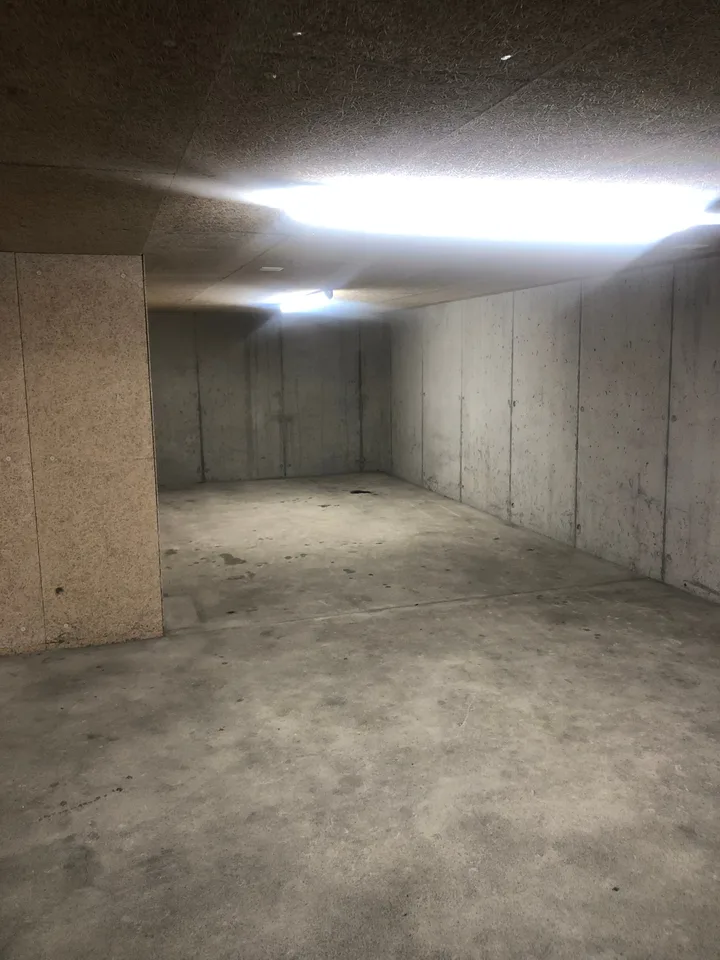 Modernes Büro mit 4 Räumen + verschiedenen Lager- und 5 Parkplätzen, auch für Investitionen – Foto 9 von 9