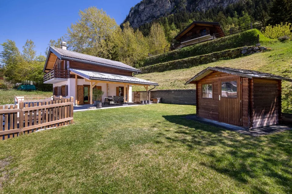 Charmant chalet sur 3 niveaux avec vue dégagée