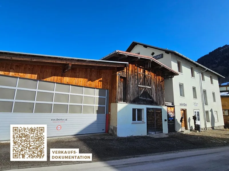 Gewerbehaus mit Zwischenbau und Garage