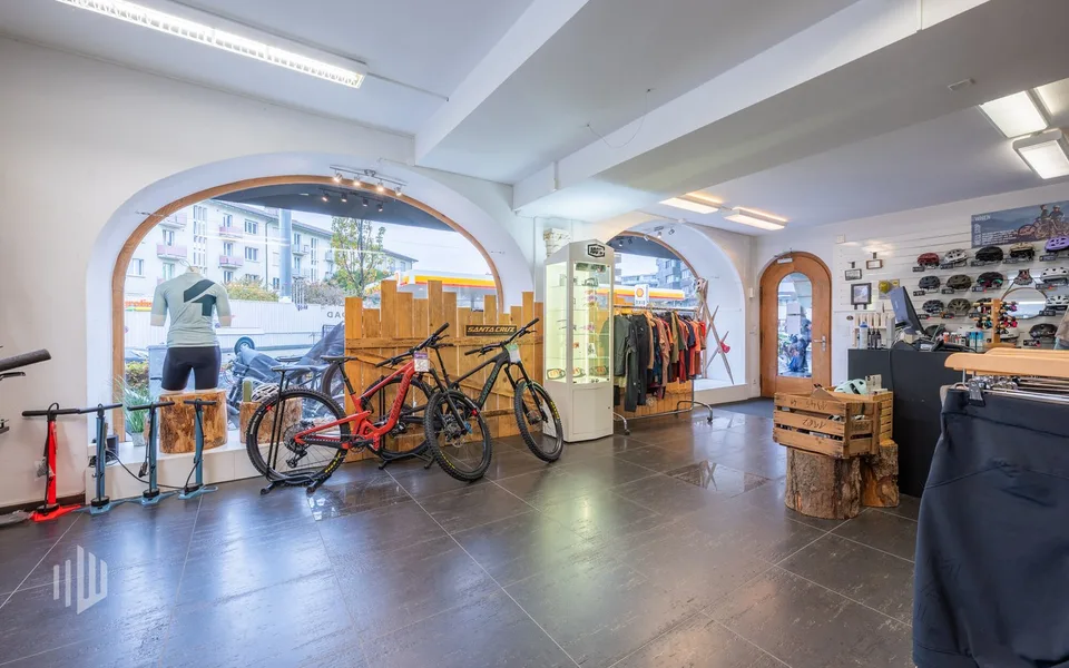 ImmoWyss - Casa multifamiliare attraente con spazi commerciali