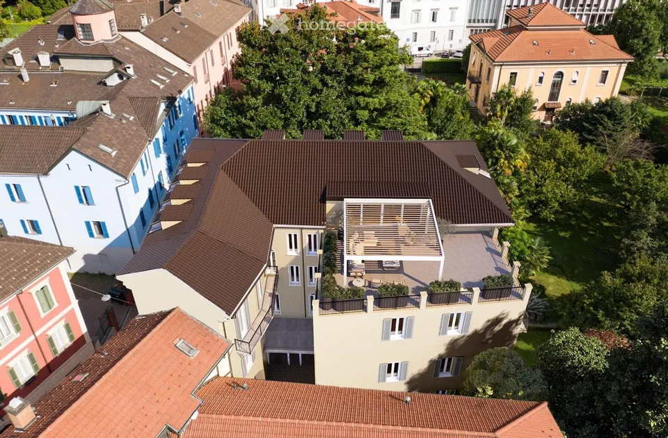 3753 - EDIFICIO STORICO IN CENTRO - APPARTAMENTI LUSSUOSI DA 2.5 a 5.5 LOCALI