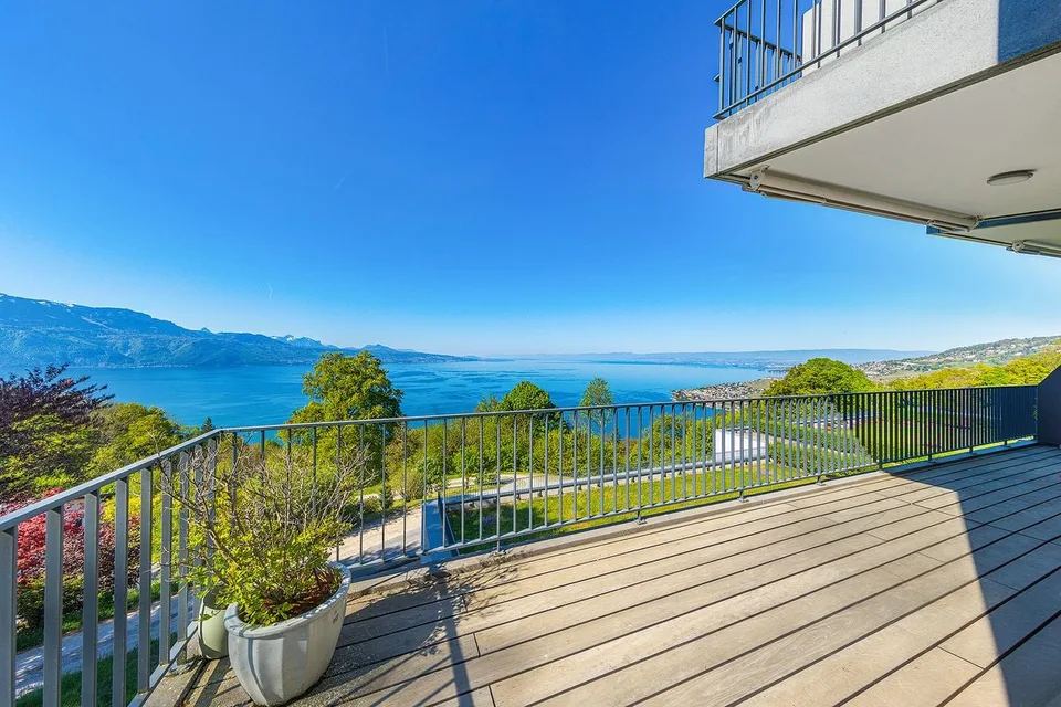 Elegante appartamento di 4,5 locali con vista panoramica sul lago di Ginevra a Puidoux