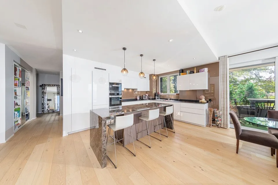Elegante appartamento di 4,5 locali con vista panoramica sul lago di Ginevra a Puidoux