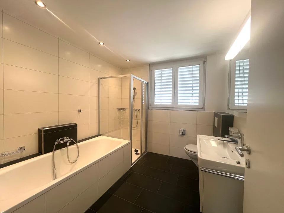 Maison de rang moderne de 6,5 pièces dans un quartier calme à Warth
