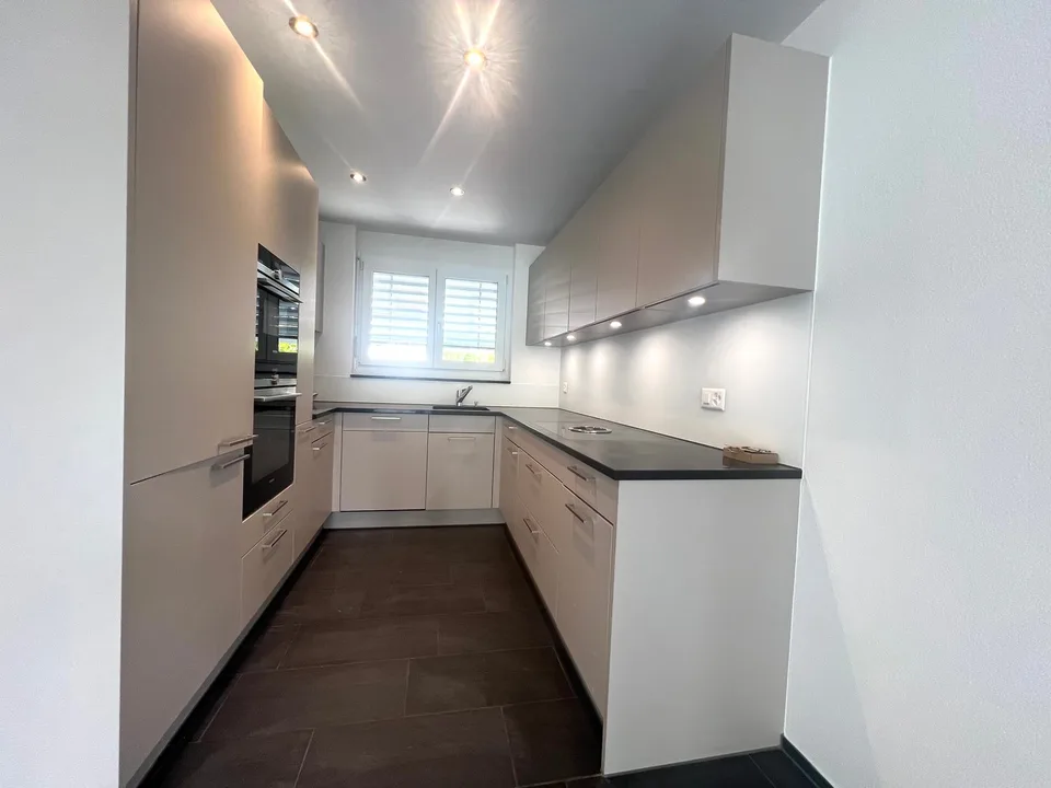 Maison de rang moderne de 6,5 pièces dans un quartier calme à Warth