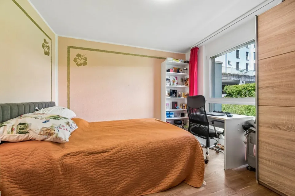 Helle Eigentumswohnung inklusive einem Einstellhallenparkplatz – Foto 7 von 13