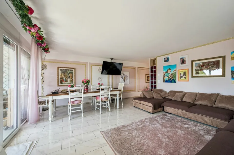 Appartement en propriété lumineux avec un espace de stationnement dans le garage souterrain