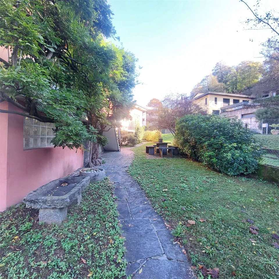 Montagnola, Terrain constructible avec villa préexistante