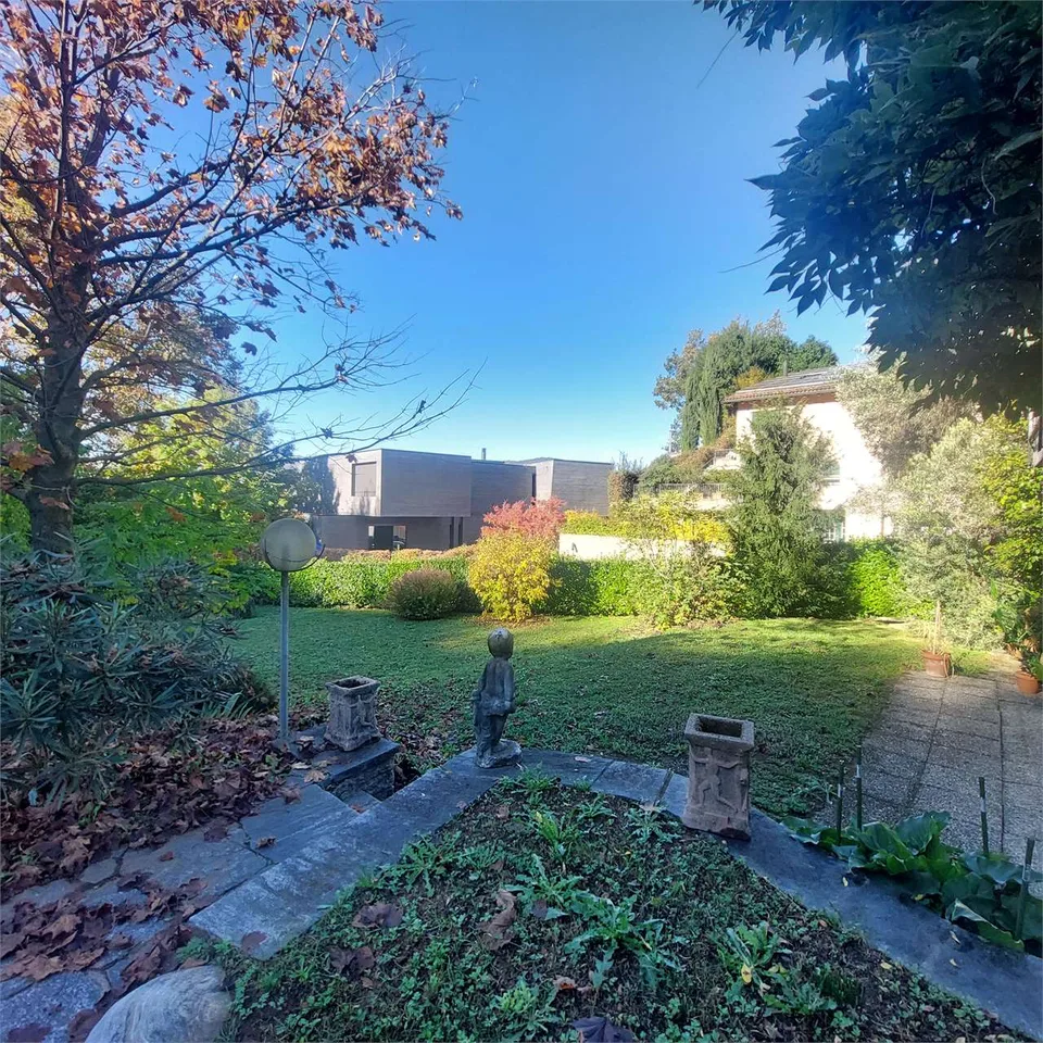 Montagnola, Terrain constructible avec villa préexistante