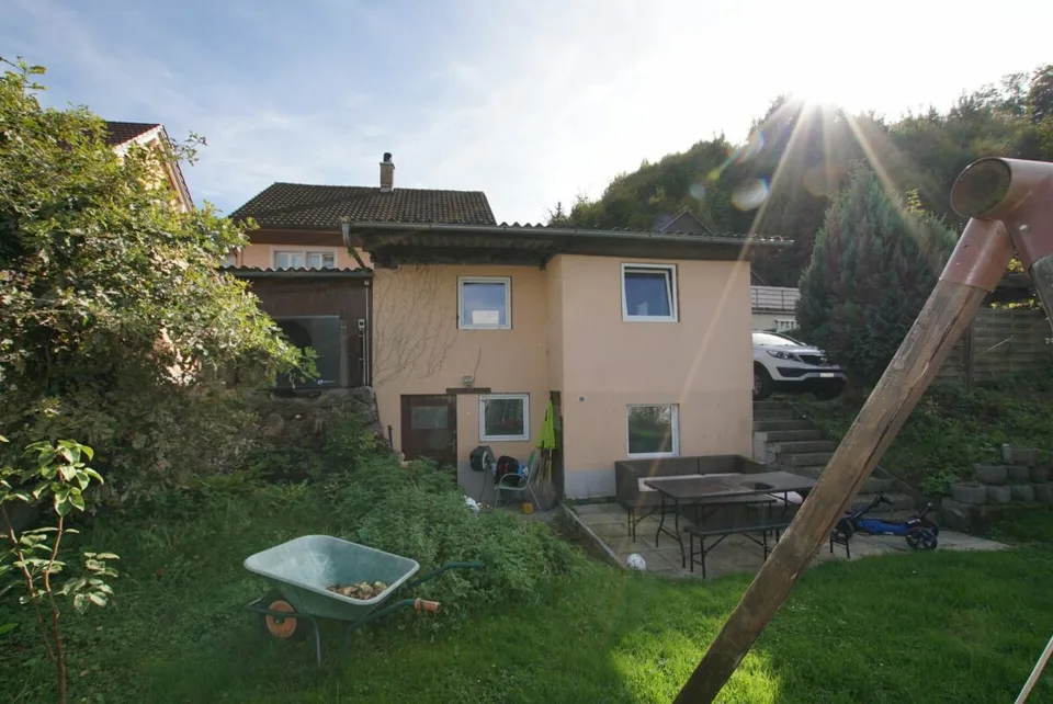 Familienparadies mit grossem Potential!