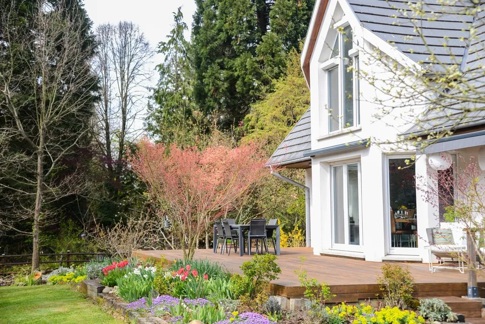 EXKLUSIVES EINFAMILIENHAUS AM WALDRAND – RUHE, NATUR & NÄHE ZU BASEL