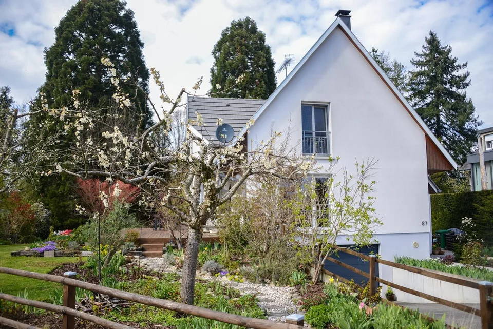 EXKLUSIVES EINFAMILIENHAUS AM WALDRAND – RUHE, NATUR & NÄHE ZU BASEL
