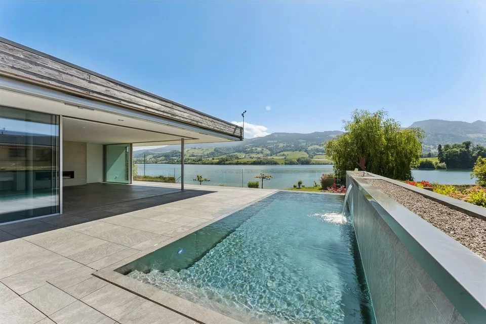 Villa contemporaine de haut standing au bord du Lac de la Gruyère