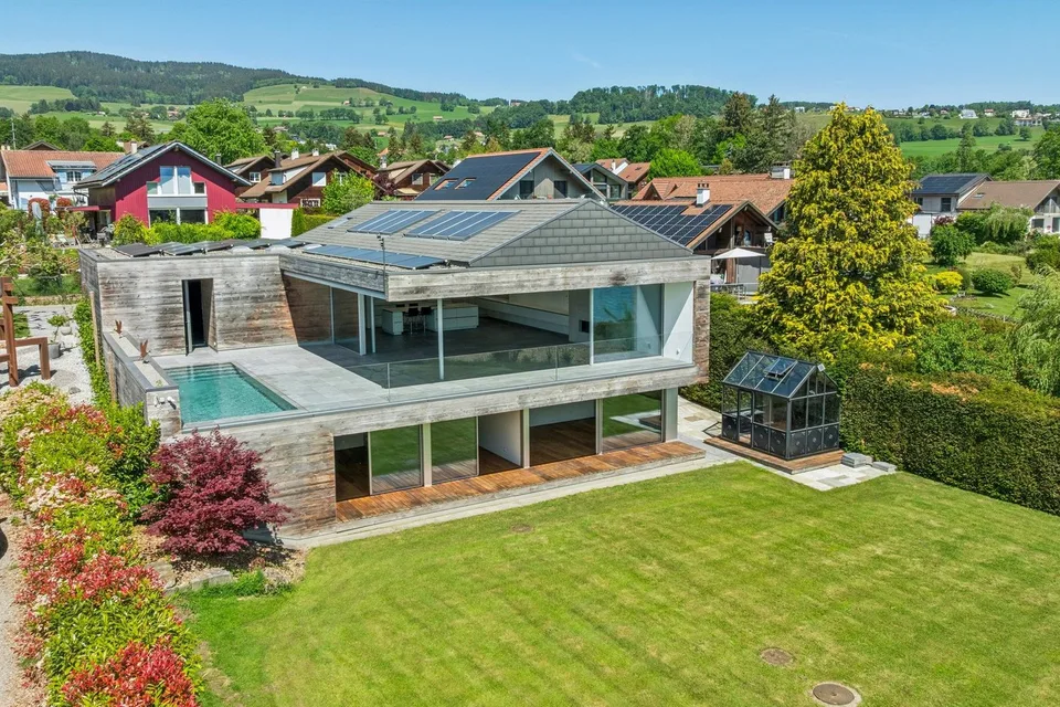 Villa contemporaine de haut standing au bord du Lac de la Gruyère