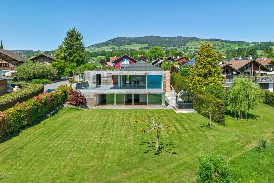 Villa contemporaine de haut standing au bord du Lac de la Gruyère – photo 12 sur 13