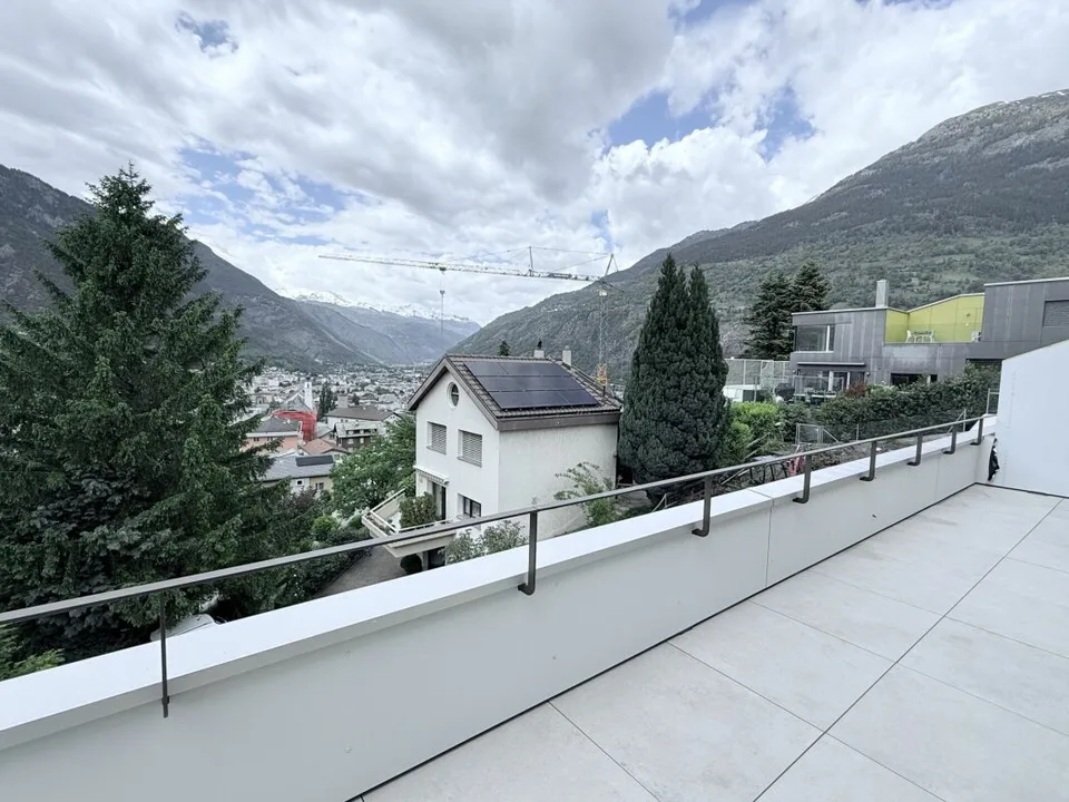 Appartement de toit unique avec vue panoramique alpine à Brig et grande terrasse ensoleillée – photo 6 sur 14