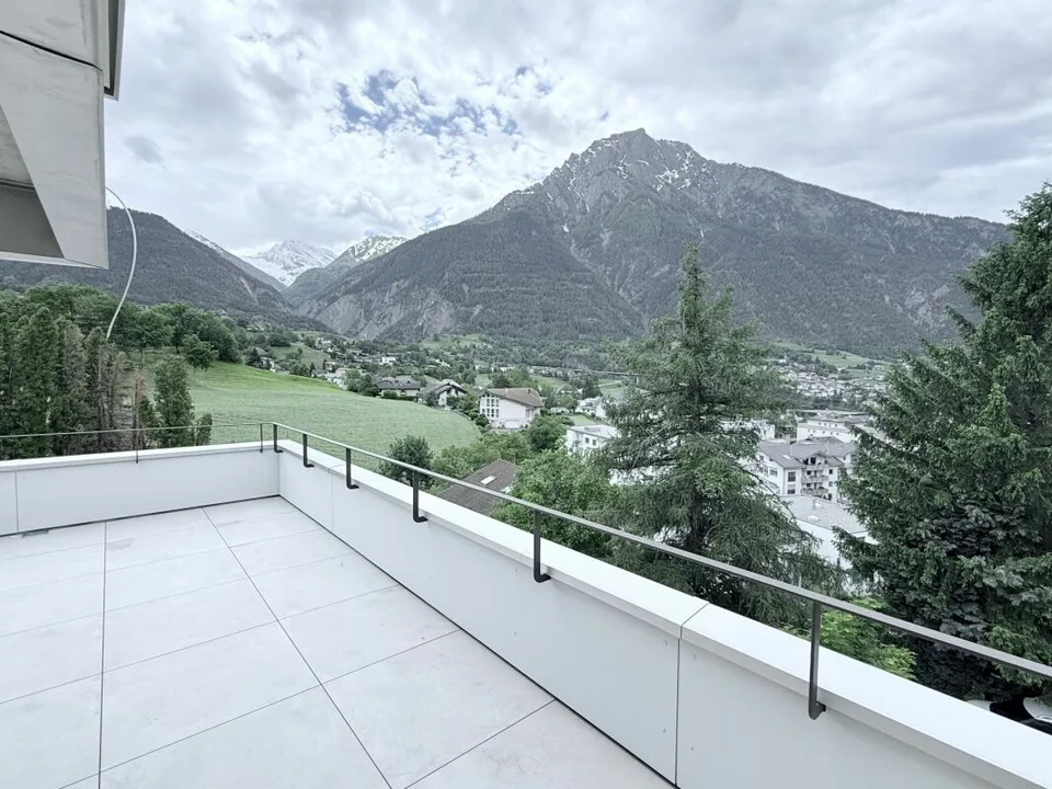 Appartement de toit unique avec vue panoramique alpine à Brig et grande terrasse ensoleillée – photo 7 sur 14
