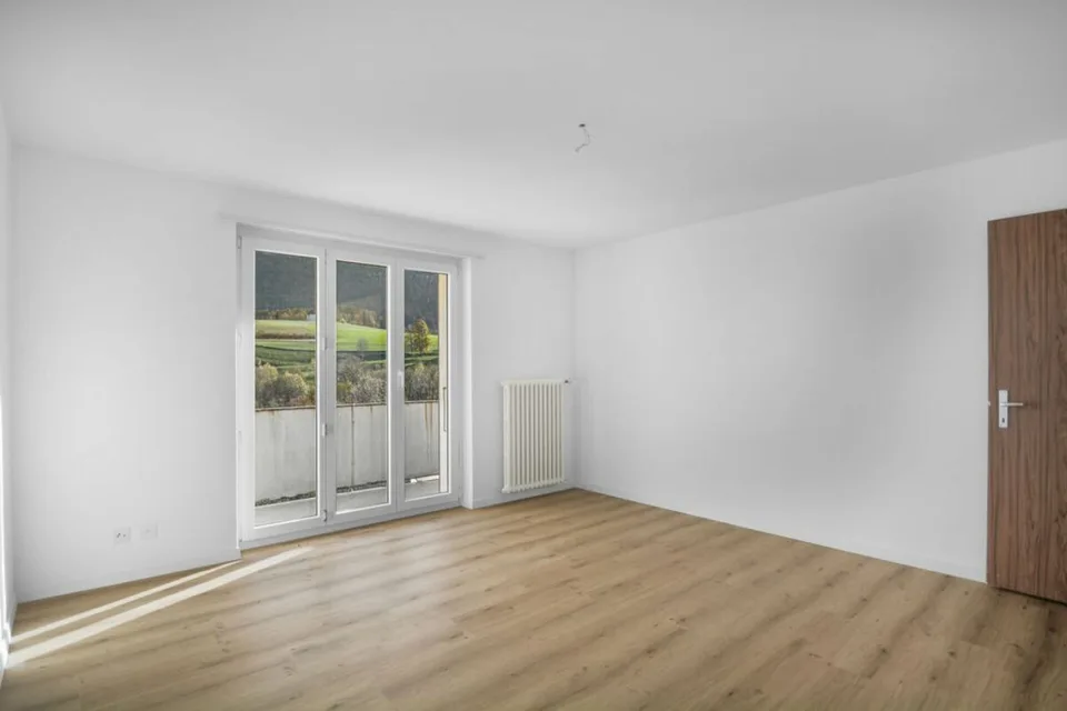 Tavannes, immeuble de rendement 8 appartements, 2 garages et 7 places de parc