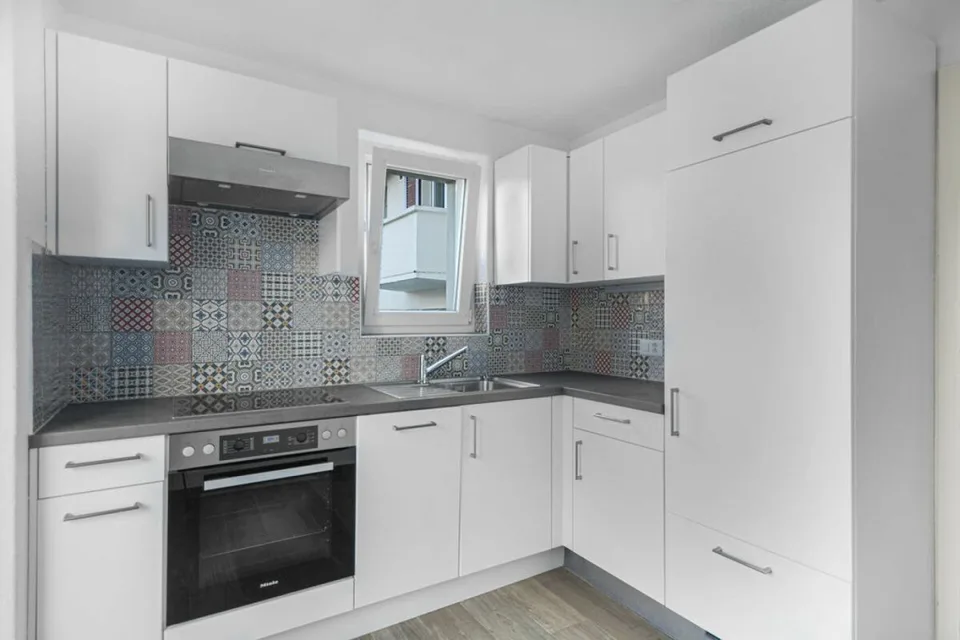 Tavannes, immeuble de rendement 8 appartements, 2 garages et 7 places de parc