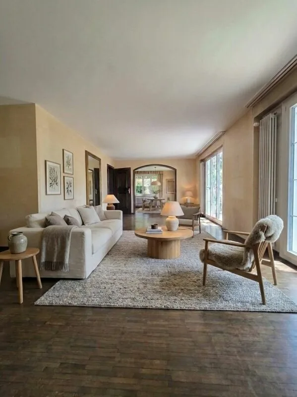 Elegantes 7 1/2 Zimmer-Landhaus mit viel Umschwung und Fernsicht / Unique Country-Style Villa