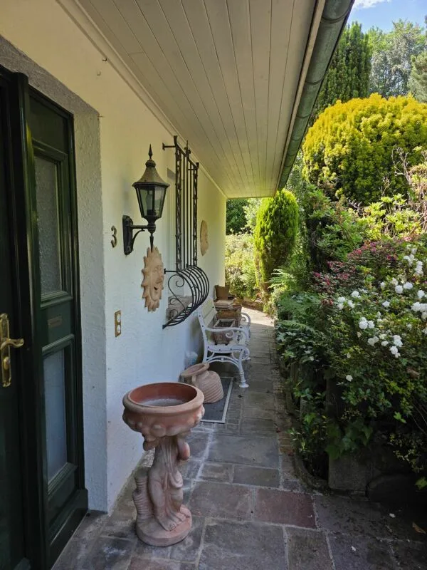 Elegantes 7 1/2 Zimmer-Landhaus mit viel Umschwung und Fernsicht / Unique Country-Style Villa