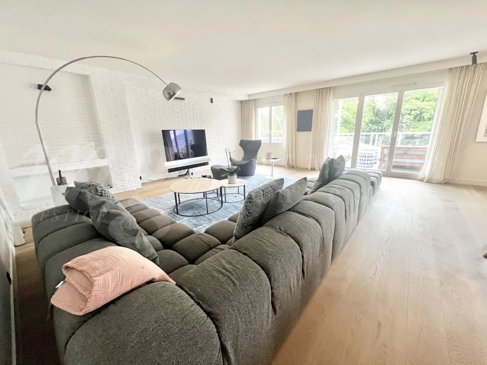 SUPERBA APPARTAMENTO DI 7 LOCALI DI 250 m2 CON AMPIA TERRAZZA -+ 3 BALCONI E VISTA LIBERA