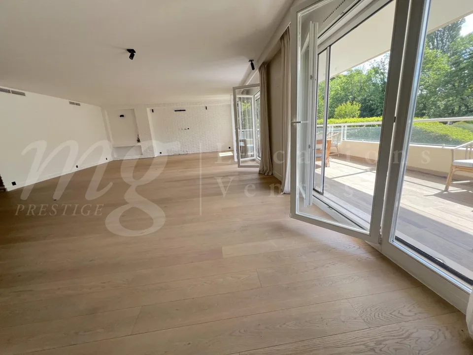 SUPERBA APPARTAMENTO DI 7 LOCALI DI 250 m2 CON AMPIA TERRAZZA -+ 3 BALCONI E VISTA LIBERA
