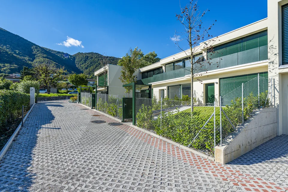 NUOVA CASA A SCHIERA: DESIGN INNOVATIVO E COMFORT SOSTENIBILE – Foto 13 von 13