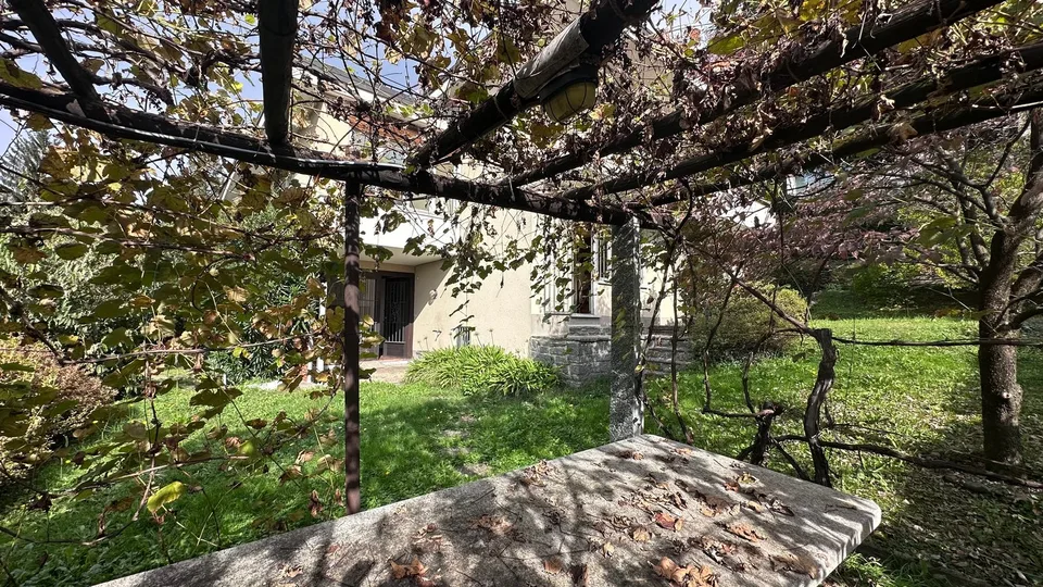LUGANO - VEZIA - Ampia villa indipendente di 320 mq con bellissimo giardino, zona residenziale – foto 8 di 26