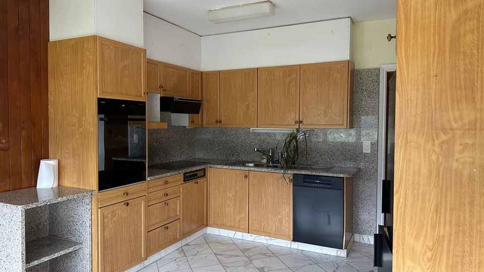 LUGANO - VEZIA - Ampia villa indipendente di 320 mq con bellissimo giardino, zona residenziale – foto 17 di 26