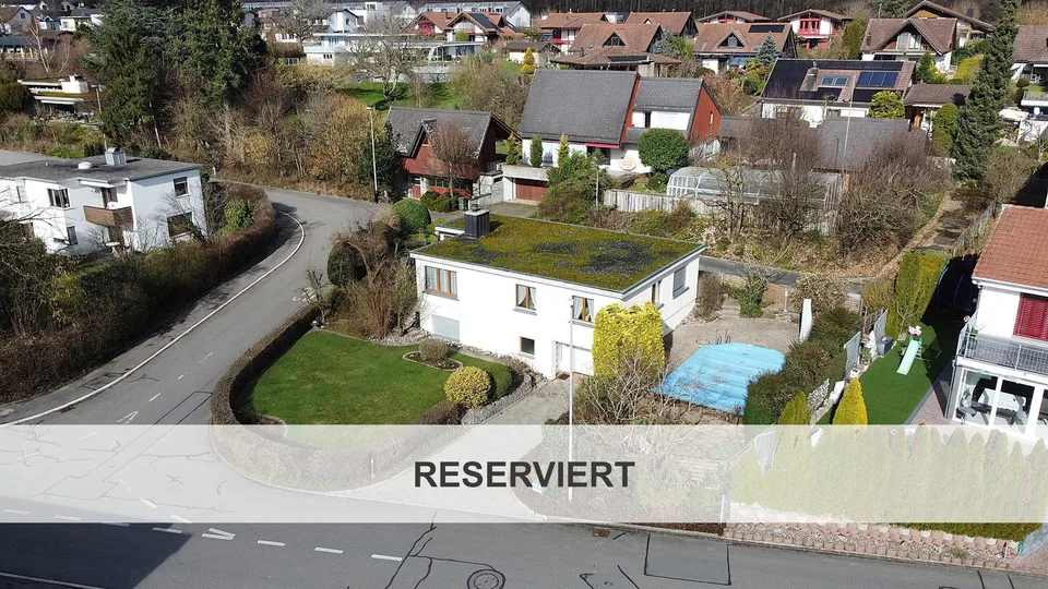 RESERVIERT - Interessantes Wohnhaus mit Pool und viel Privatsphäre