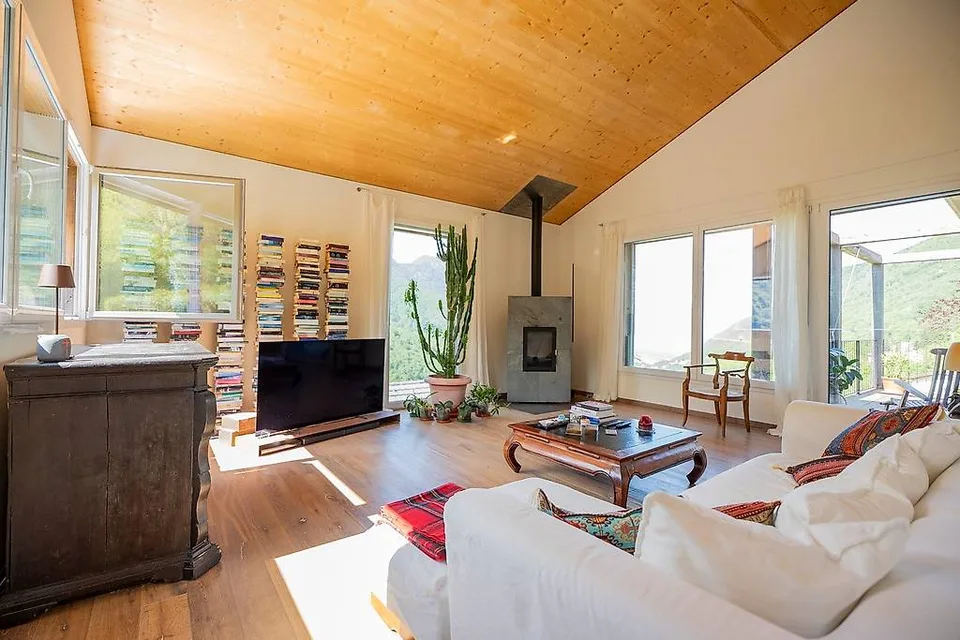 Wir verkaufen eine wunderschöne Design-Villa mit spektakulärer Aussicht