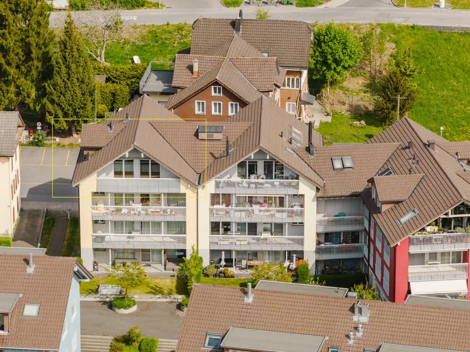 3.5-Zimmer-Attikawohnung mit grossem Balkon im Zentrum von Unterägeri
