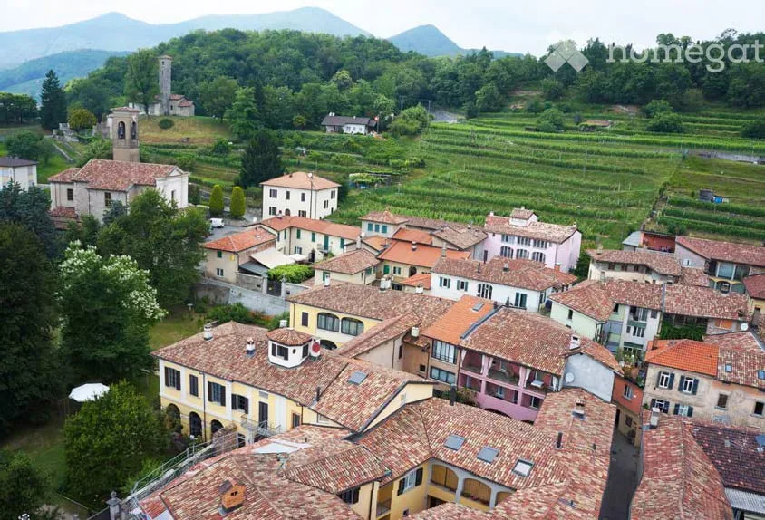 Historische Villa mit privatem Innenhof, eigenem Nebengebäude und Panoramaturm