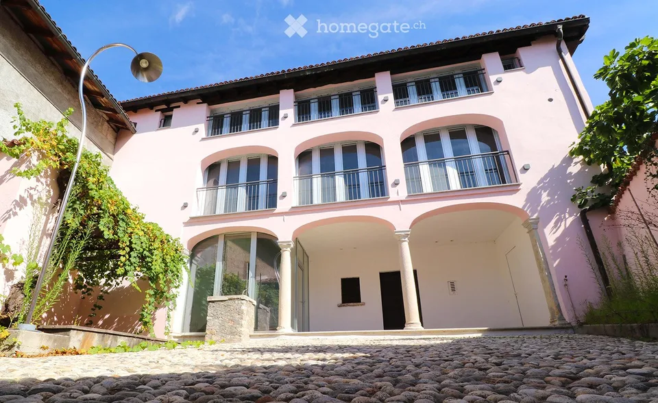 Historische Villa mit privatem Innenhof, eigenem Nebengebäude und Panoramaturm