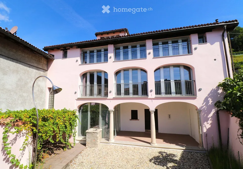 Villa storica con corte privata, dépendance indipendente e torre panoramica