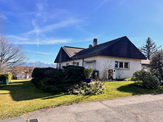 Casa indipendente a Vufflens-le-Château in viager (su grande parcelle costruttiva all'estinzione del diritto di abitazione)
